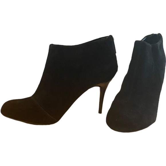 Kenneth Cole reaction suede Joni arc heeled booties - Picture 3 of 14